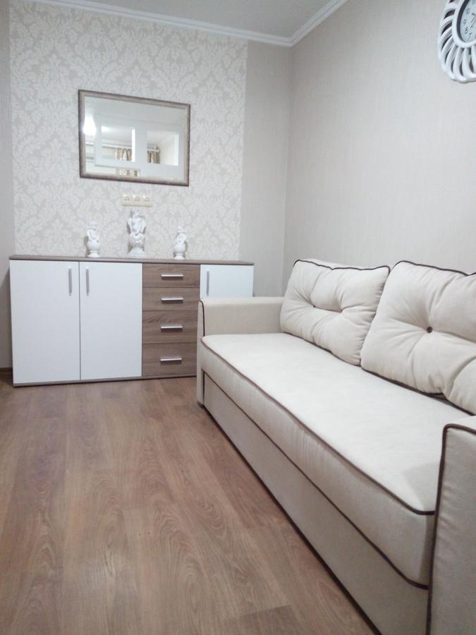 Two-Bedroom Apartment In The Center Khmel'nyts'kyy Exterior photo